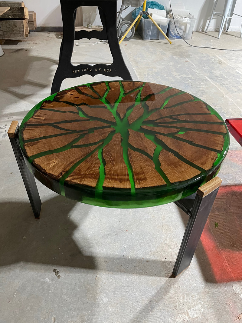 Epoxidharz-Möbel — distorted green